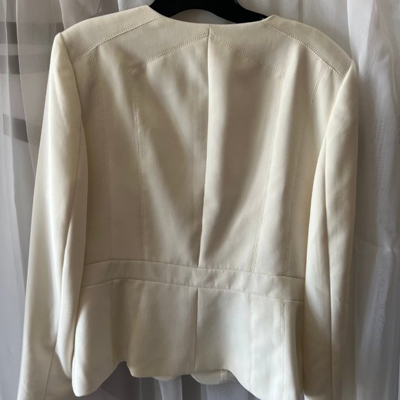 Cream Blazer from Melanie Lyne in a size 12. - Picture 2 of 5